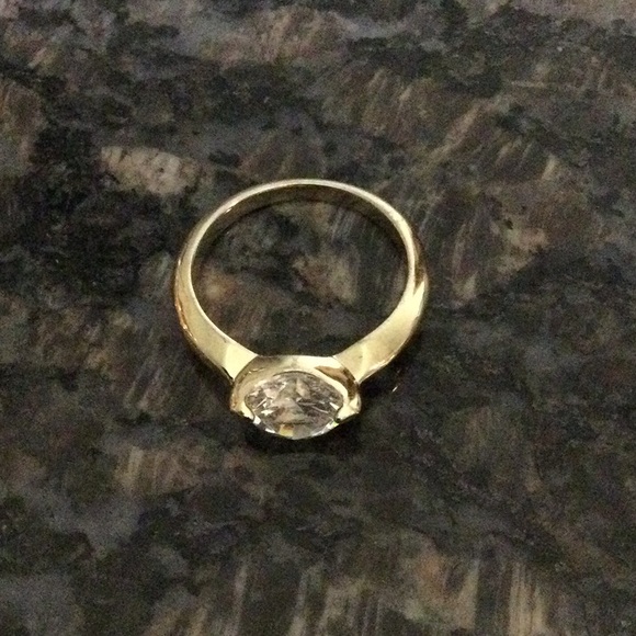 Gold Ring - Picture 2 of 5